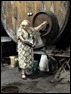 sidra pouring